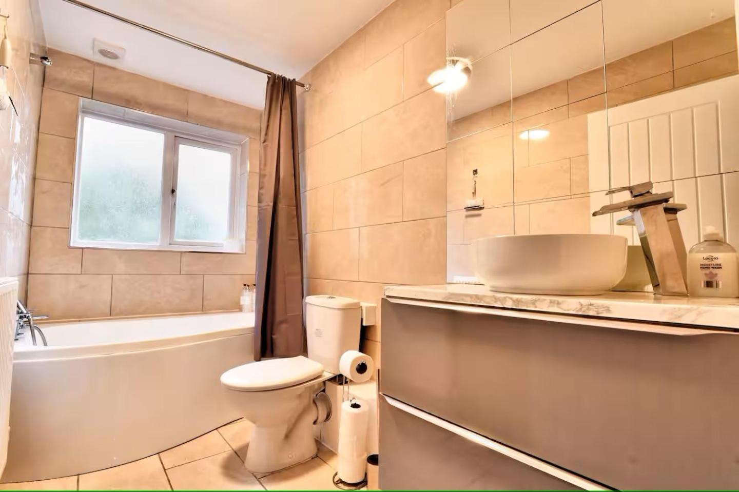 Amazing Beautiful King Size Bedroom 1 - Heybridge  ภายนอก รูปภาพ